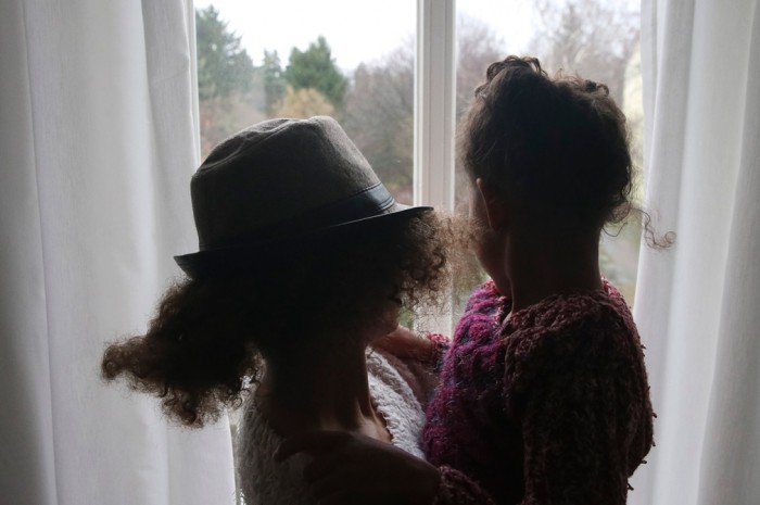 Am schlimmsten ist die Angst, irgendwann nicht mehr für ihr Kind sorgen zu können: Katja L. mit ihrer fünfjährigen Tochter Nele. Foto: Surrey